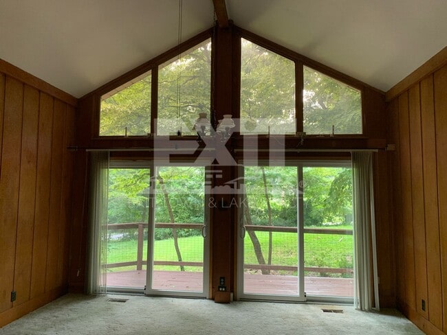 Building Photo - Lakeview Ranch Located in a Quiet Neighborhood