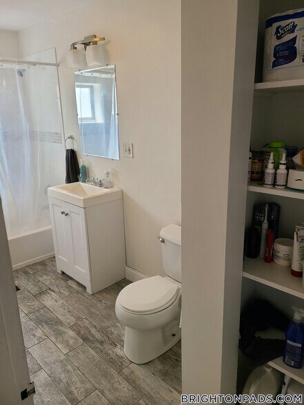 Building Photo - 65 Chiswick Rd