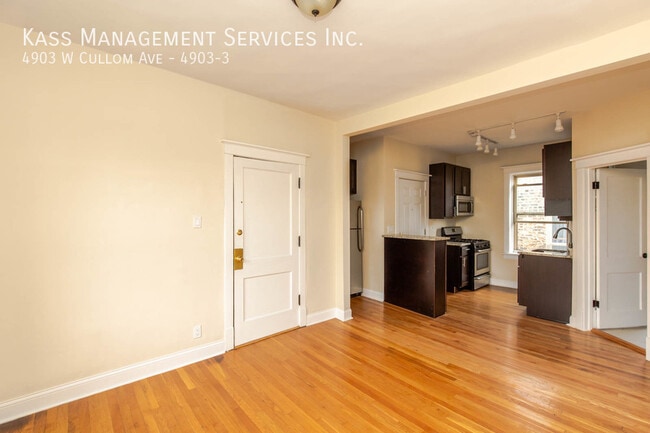 Building Photo - Beautiful Portage Park 2 bed - Heat Includ...