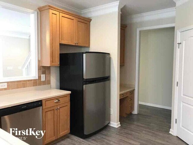 Building Photo - 1988 Sinclair Trce