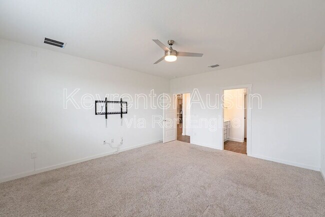 Building Photo - 2901 Louris Ln