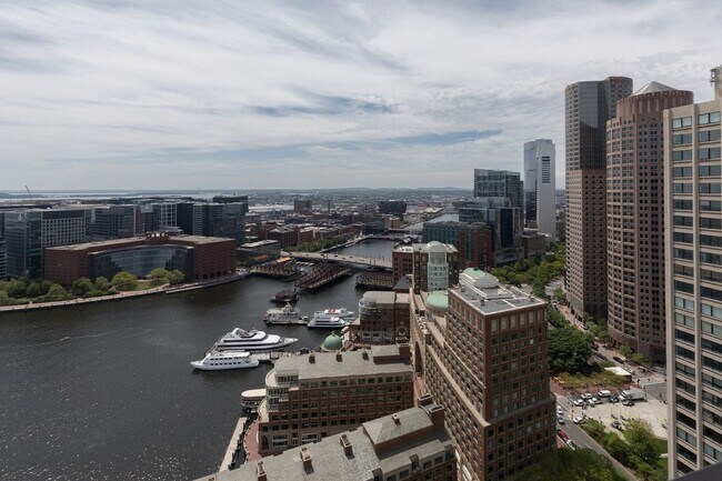 Building Photo - Penthouse Unit looking over the Harbor.... Sept 1st Move in
