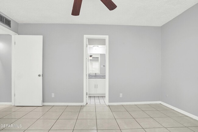 Building Photo - 333 Eubank Ct