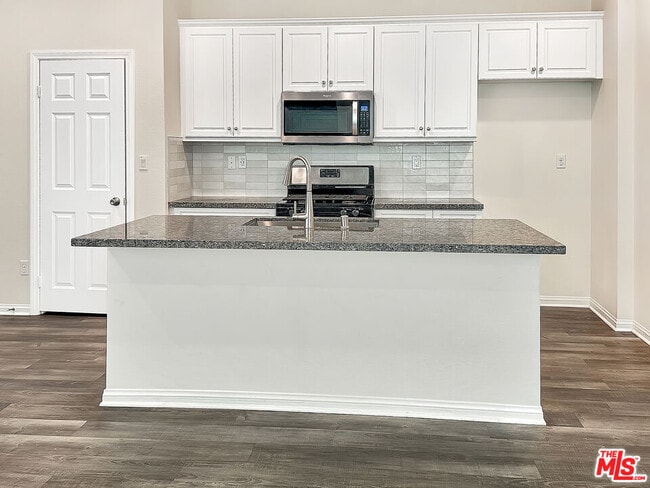 Building Photo - 27607 Sawtooth Ln