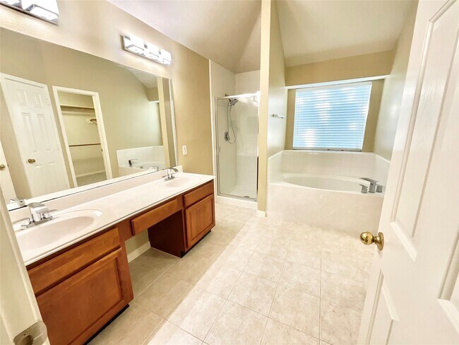 Building Photo - 17607 W Copper Lakes Dr