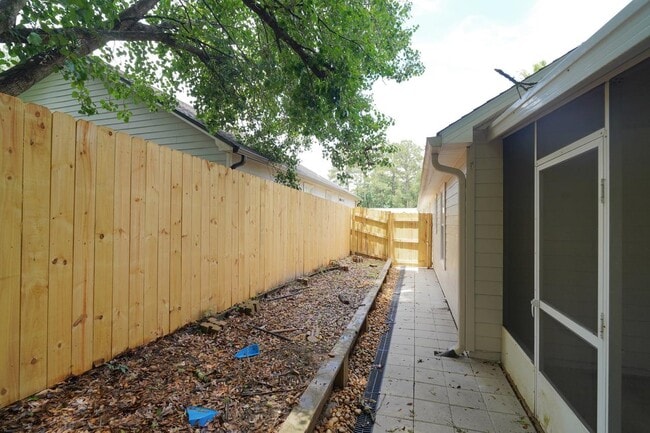 Building Photo - 2029 Ascot Way