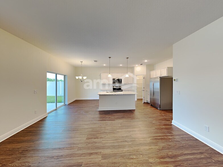 Building Photo - 815 Heavenly Dr