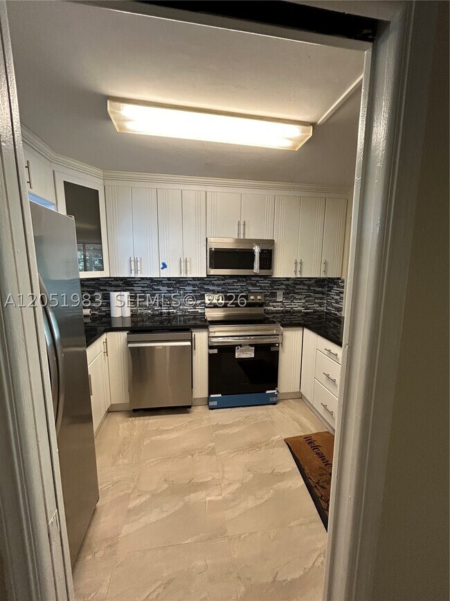 Building Photo - 9461 Evergreen Pl