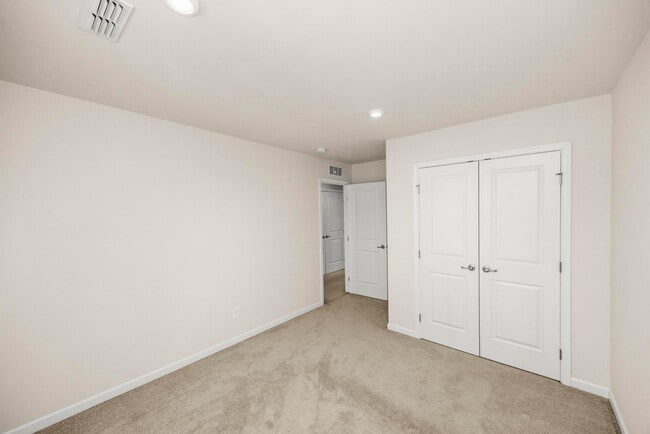 Building Photo - 247 Pryor Dr