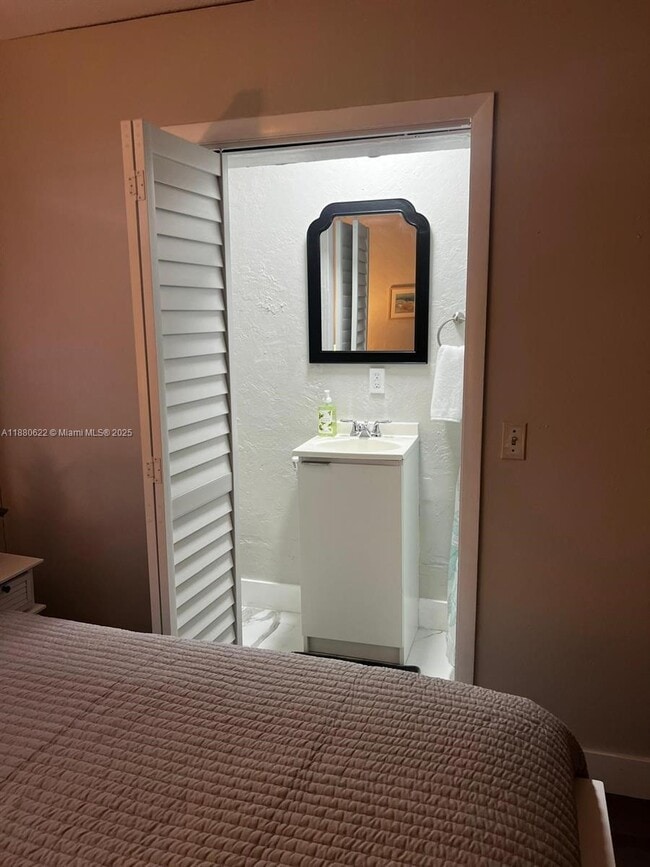 Building Photo - 2 bedroom in Dania Beach FL 33004