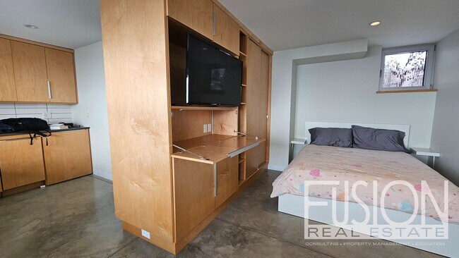 Building Photo - 11 Lakeview Terrace