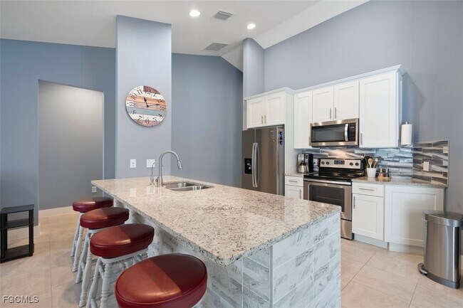 Building Photo - 825 SE 5th Pl