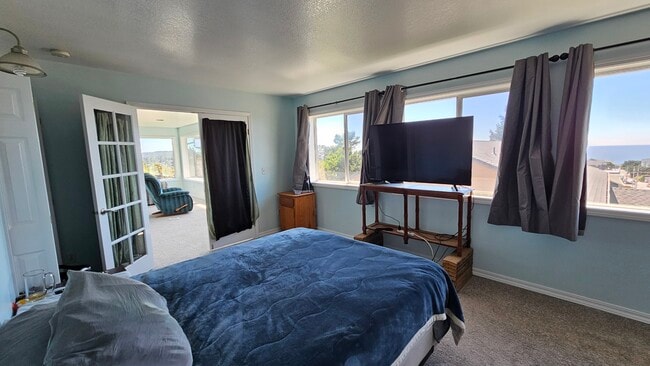 Building Photo - 1742 NE 14th St