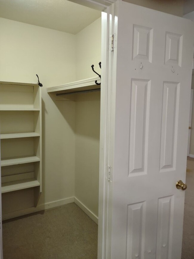 Building Photo - 524 Brentwood Dr