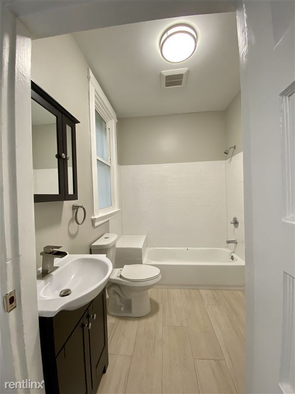 Building Photo - 652 S Van Ness Ave