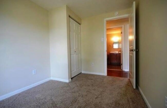 Building Photo - 10760 Cedarwood Dr