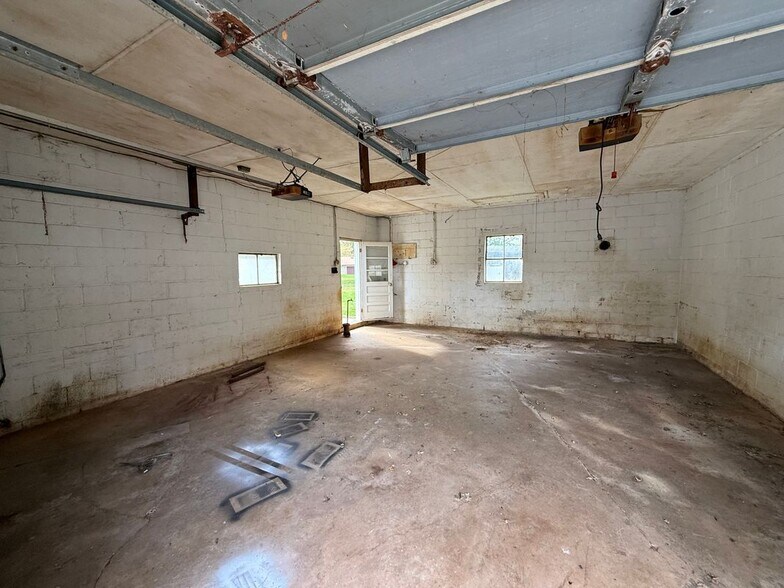 Building Photo - 1606 Littlestown Pike