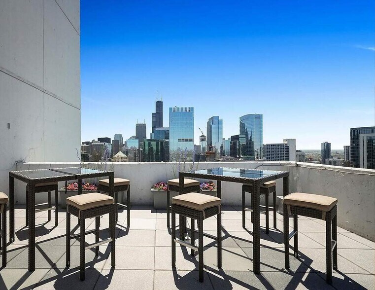 Building Photo - 303 W Ohio St