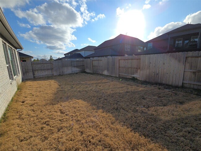 Building Photo - 9227 Dearborn Knoll Dr