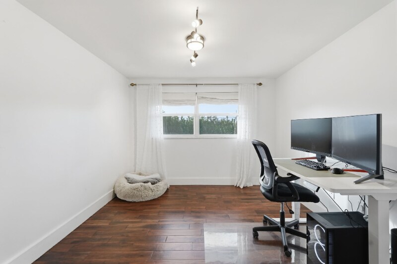 Building Photo - 5510 Venetian Blvd NE