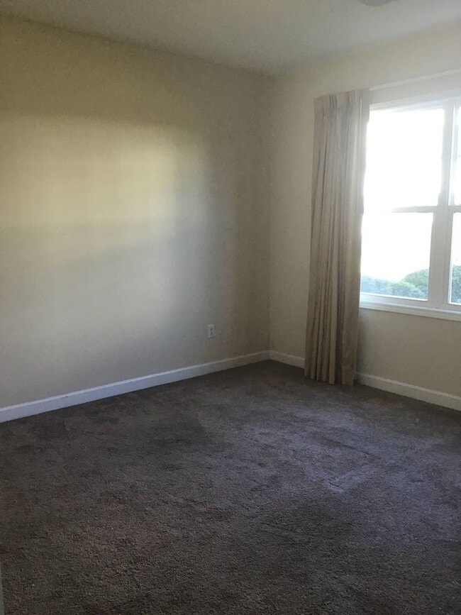 Building Photo - 1st Floor 2 Bedroom Condo in Berkshire Forest