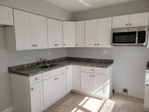 Building Photo - 651 NE 46th Ct