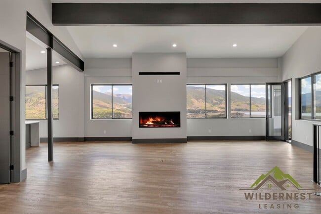 Building Photo - 348 Lake View Dr