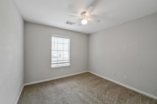 Building Photo - 3231 Stoneydale Ln