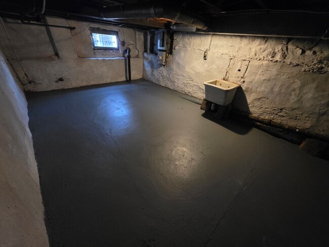 Building Photo - 1615 Lancaster Ave