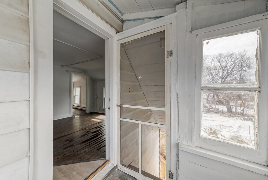 Building Photo - 1610 S Cedar St