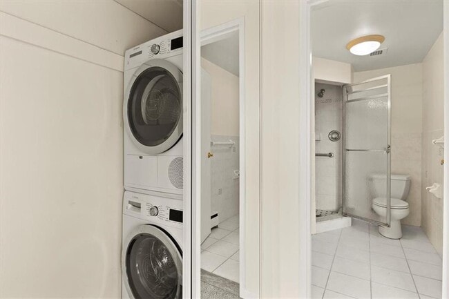 Building Photo - 2501 East Ave