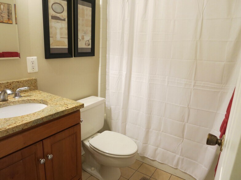 Building Photo - 1755 Q St NW