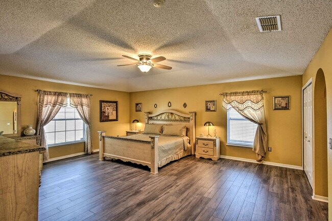 Building Photo - 407 Samuel St