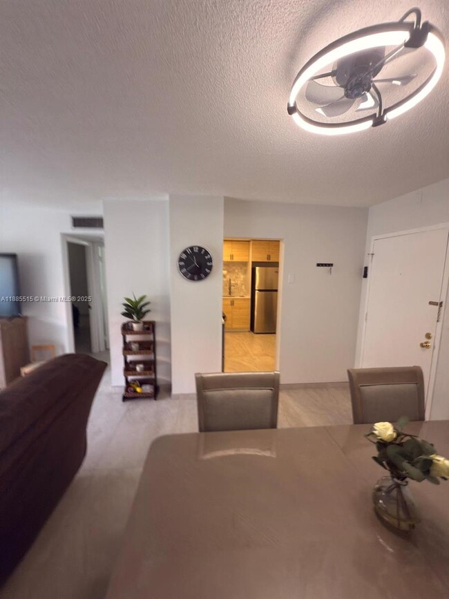 Building Photo - 3113 S Ocean Dr