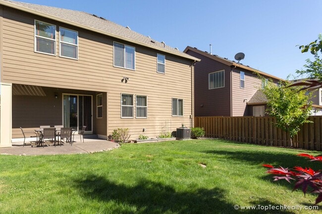 Building Photo - Stunning 3BD | 3BA | Luxury Single Family Home in Orenco | Near Intel & Park | Fenced Yard I Sola...