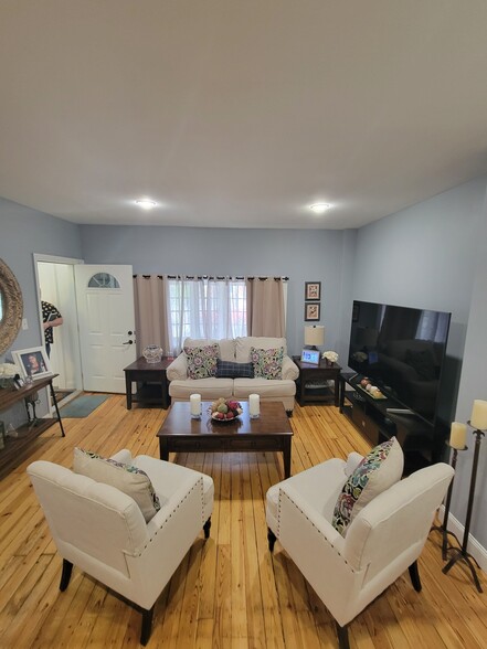 Building Photo - 415 66th St