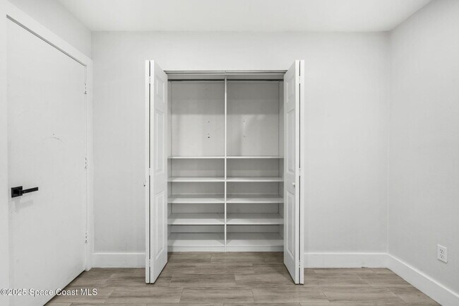 Building Photo - 1310 Mariposa Dr NE