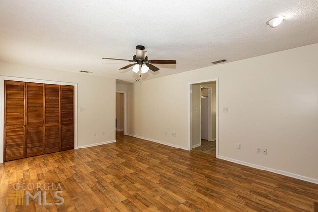 Building Photo - 404 E First St