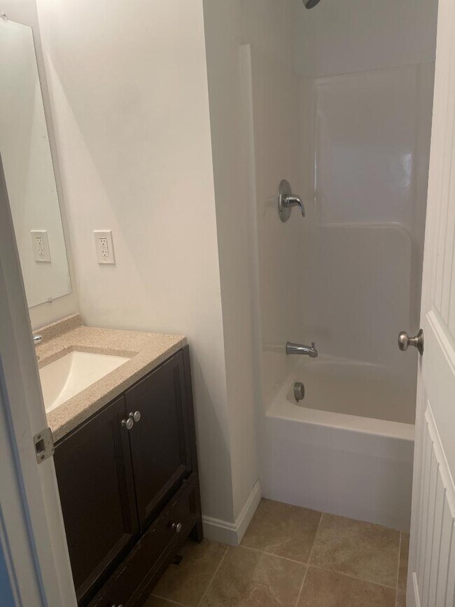 Building Photo - 6 Grove St