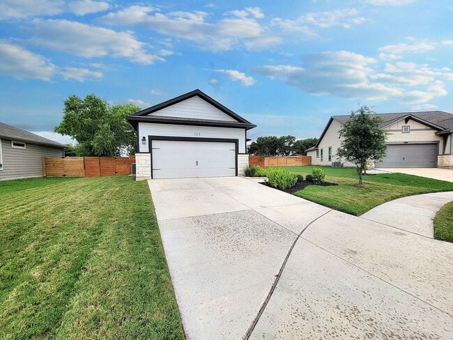 Building Photo - Comfortable One-Level 3BD/2BA with Natural...