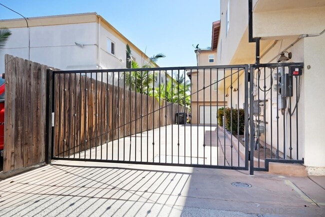 Building Photo - 3921 Oregon St