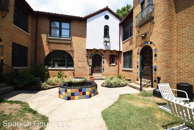 Primary Photo - 808 N Palm St