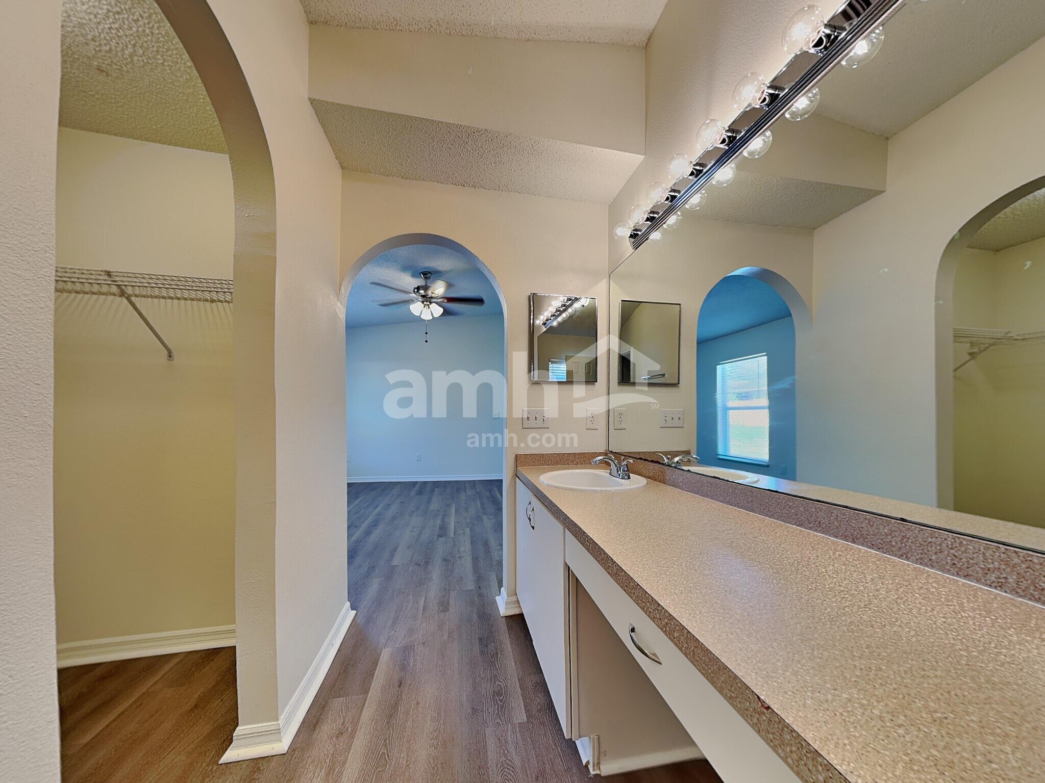 Building Photo - 25209 Hyde Park Blvd