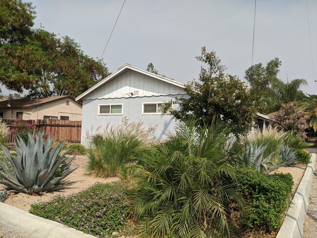 Building Photo - 1747 Conejo Dr