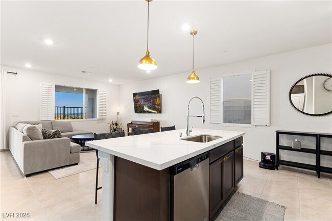 Building Photo - 1592 Pacific Baza St