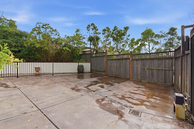 Building Photo - Exceptional Home in the Back of the Valley, Pacifica