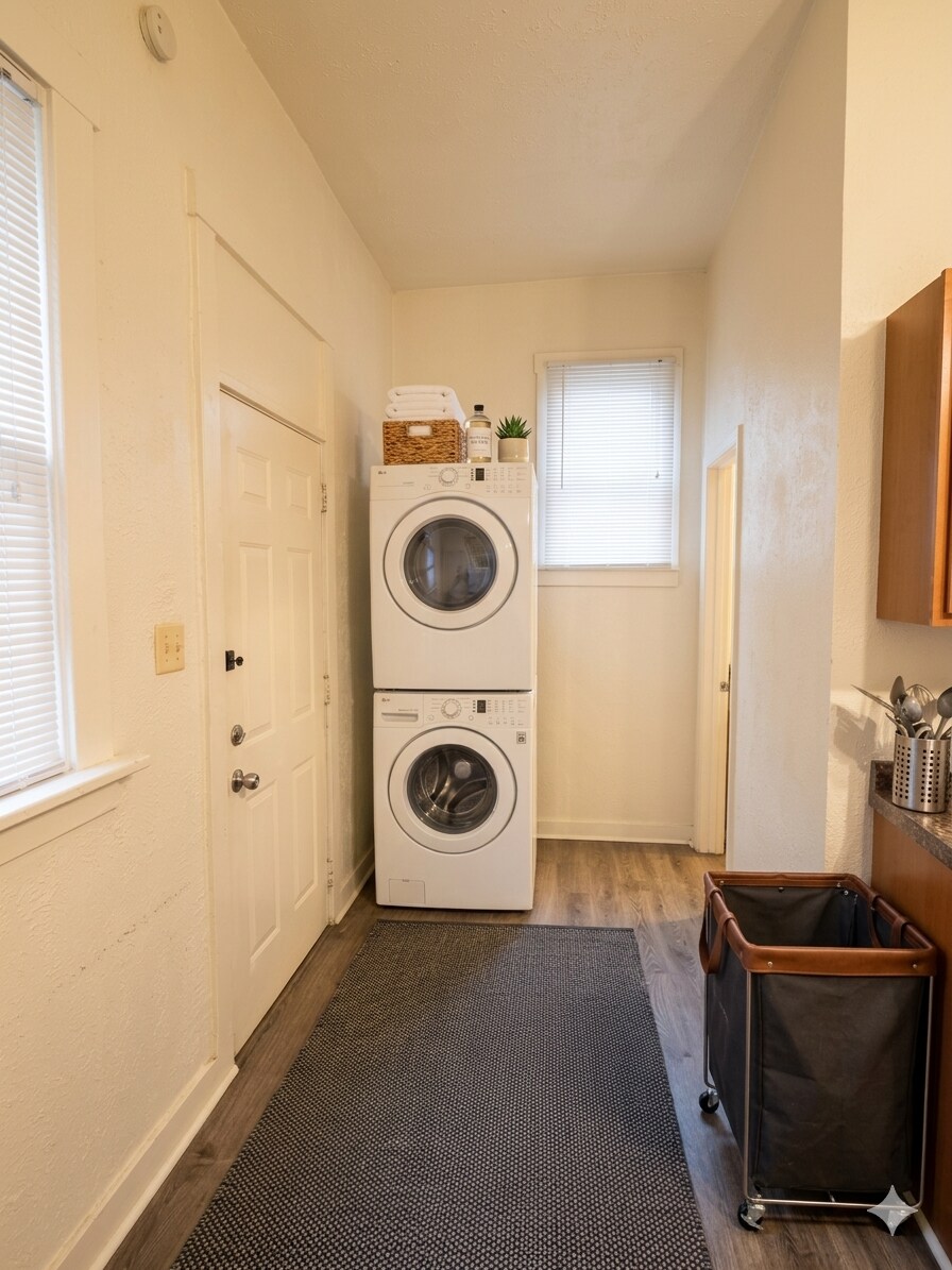 Building Photo - 2910 E Carson St