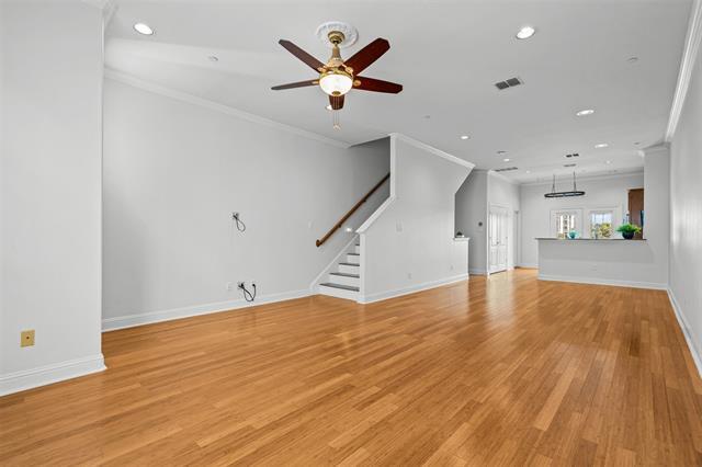 Building Photo - 720 E 1st St