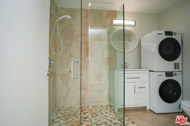 Building Photo - 6840 Nestle Ave