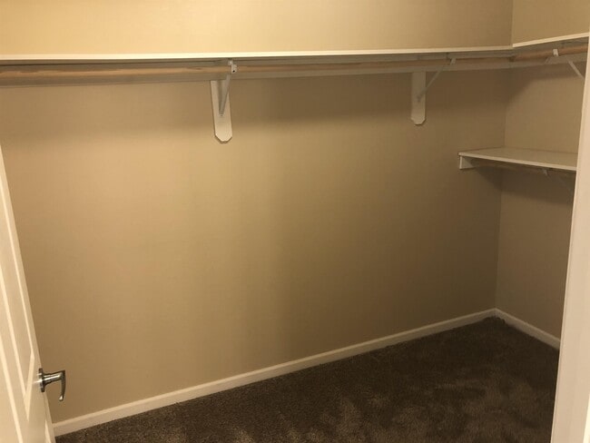 Building Photo - 704-726 26 St NW